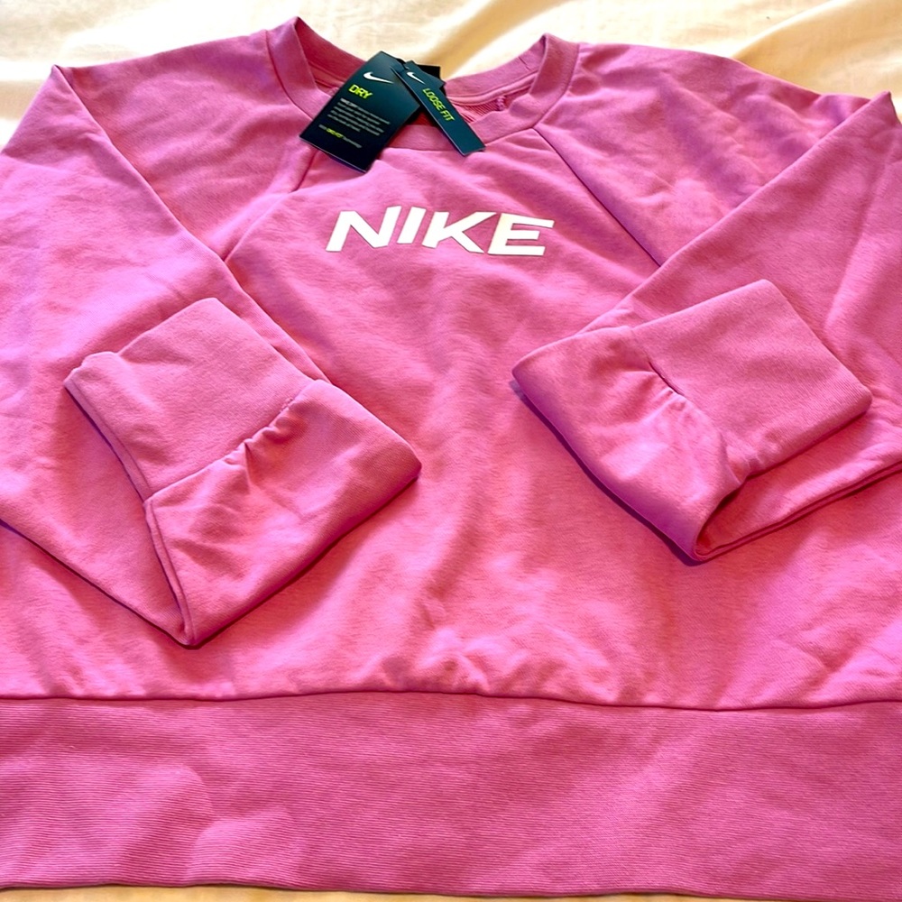 NEW NIKE SWEATSHIRT